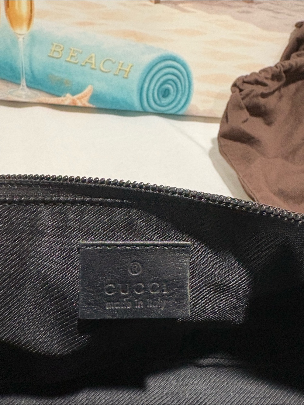 Authentic Gucci GG Canvas Boat Shoulder Bag with Certificate and duster - Picture 7 of 11
